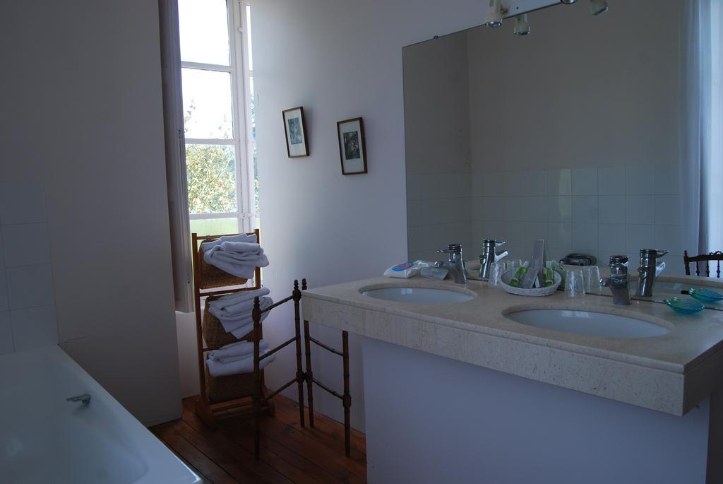 Hotel Haras De La Potardiere Crosmières Zimmer foto